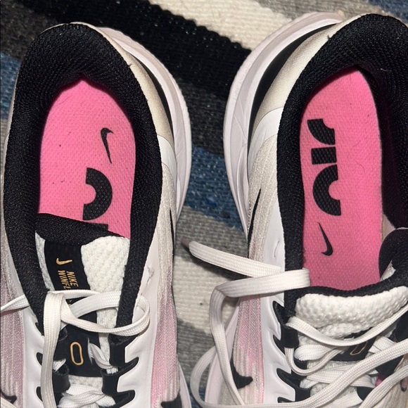 Nike Air Winflo 9 Women's White and Pink Athletic Shoes - Picture 8 of 10